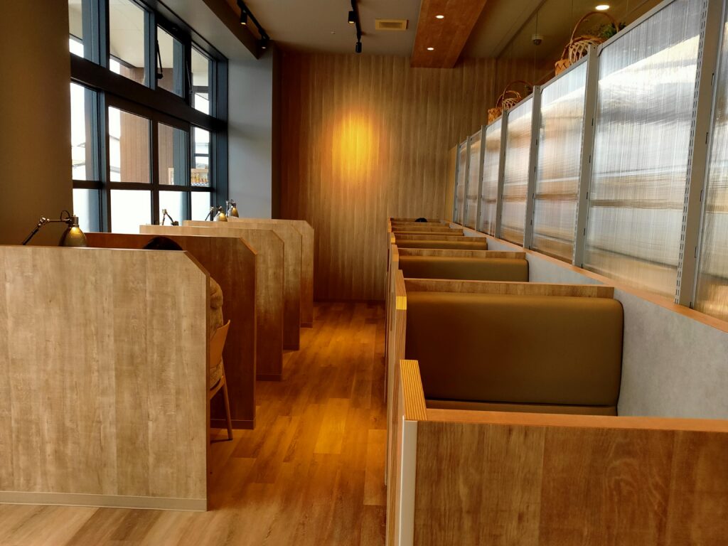 Tsutaya Bookstore 藤の木店 富山市 コンセントがあるカフェ ドトールの1人用ブースがpc 学習に最適 文苑堂がリニューアル ツタエル富山 ｚ家の日常